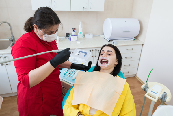 Get A Smile Makeover From A Cosmetic Dentist